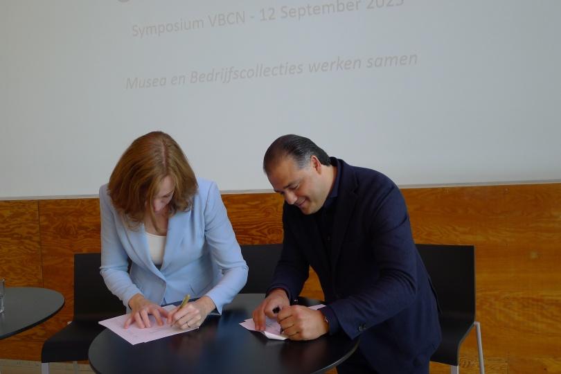 Historisch moment: VBCN en Kunsthal Ondertekenen Samenwerkingsovereenkomst